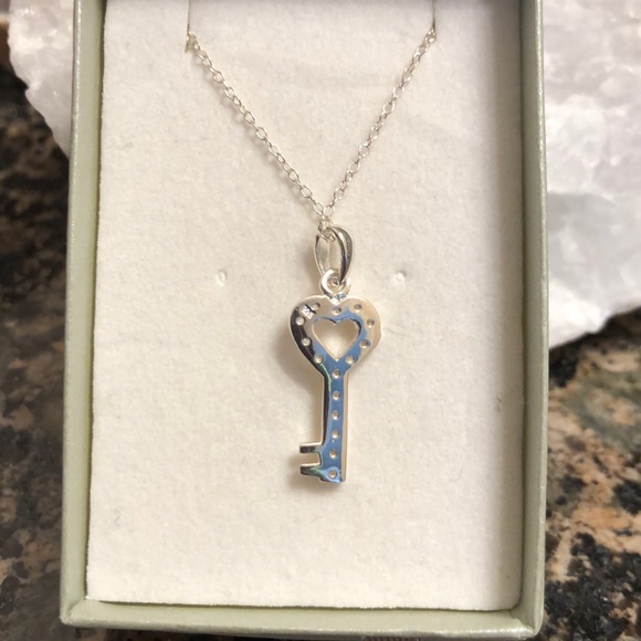 STERLING SILVER AUSTRIAN CRYSTAL KEY PENDANT NWT - Picture 2 of 5